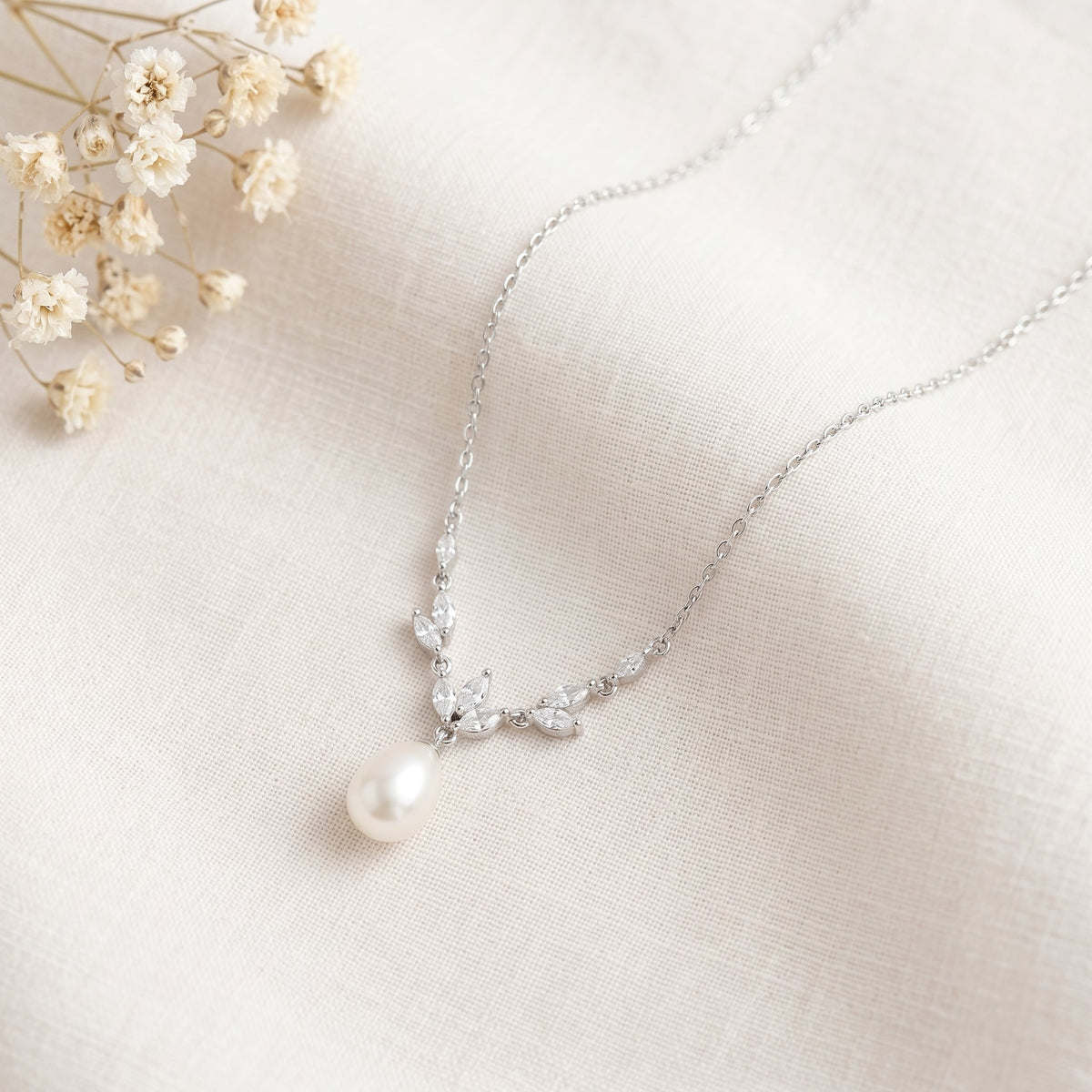 Dainty Teardrop Pearl Necklace in 18K Gold