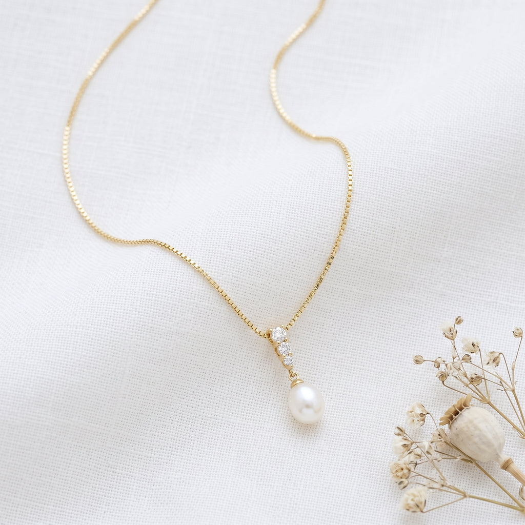Freshwater Pearl Pendant Necklace in Sterling Silver